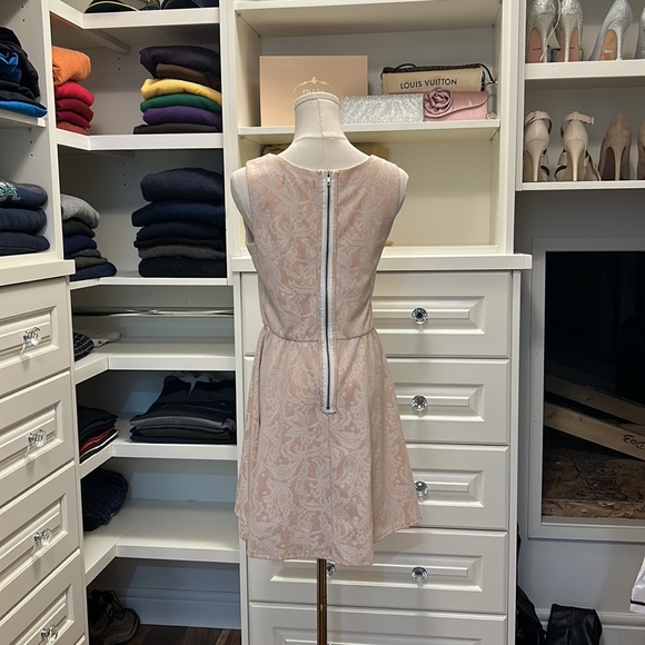 Pink dress - Picture 2 of 4